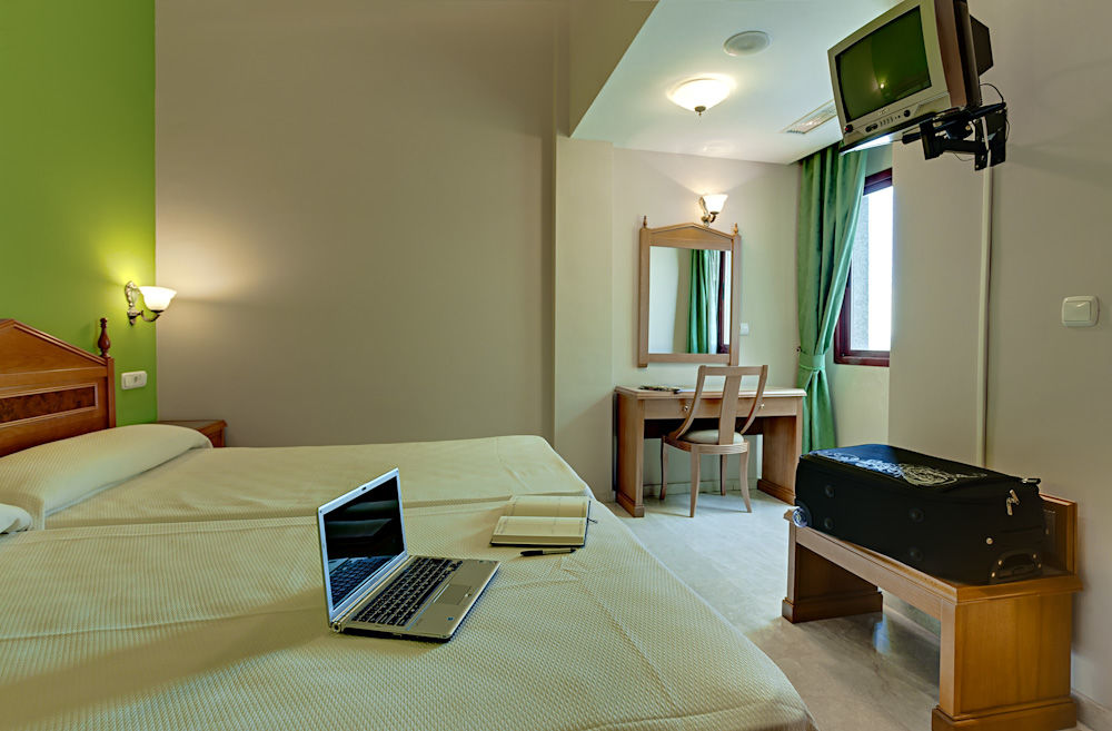 Hotel Tocina Business Albolote Pokoj fotografie